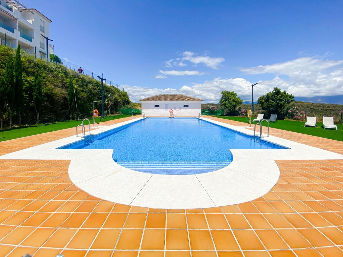 Sea Glimpse Apartamento De Vacaciones Манилва Экстерьер фото