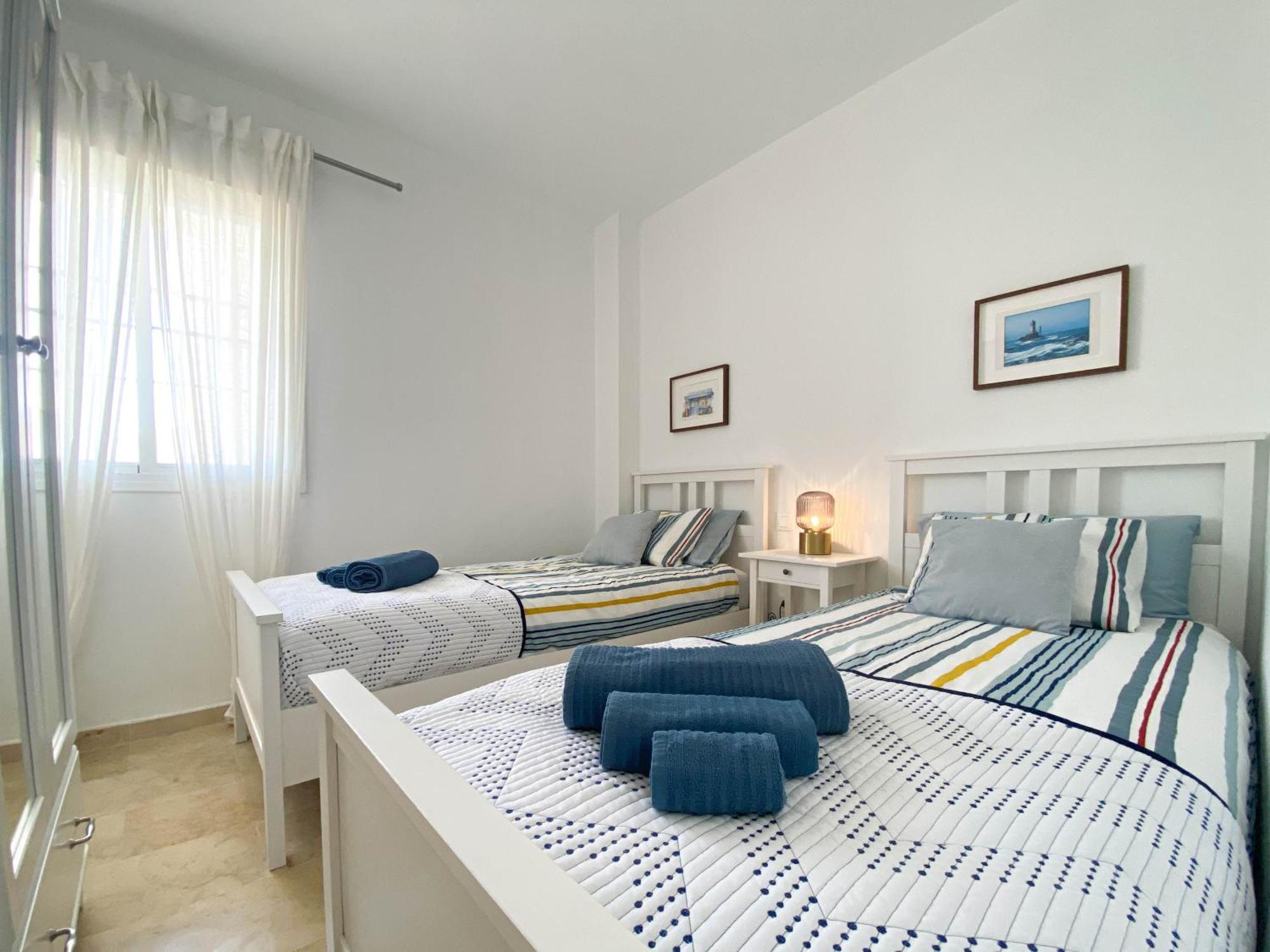 Sea Glimpse Apartamento De Vacaciones Манилва Экстерьер фото